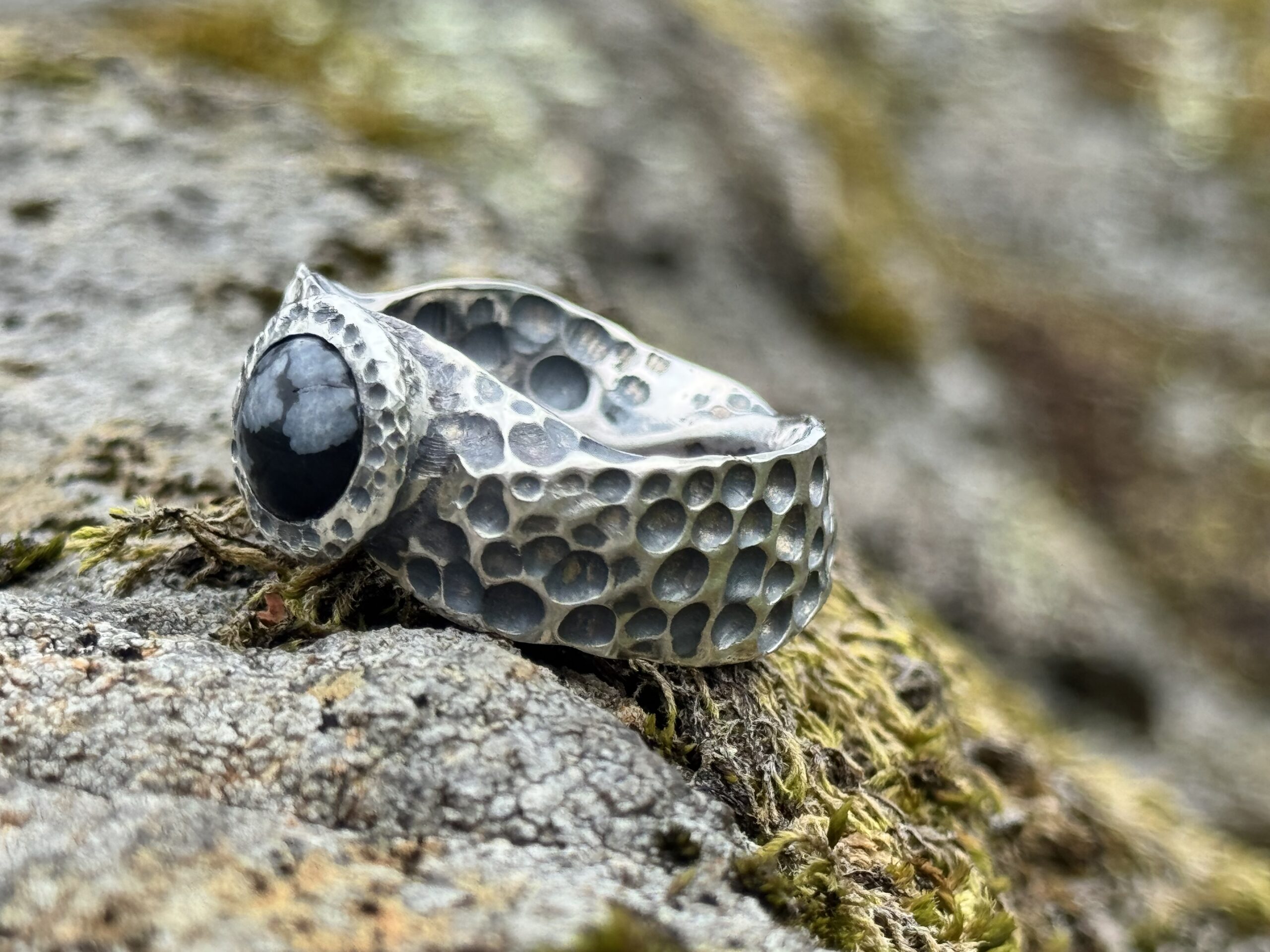 Twist Oxidised Ring & Obsidian - Image 4